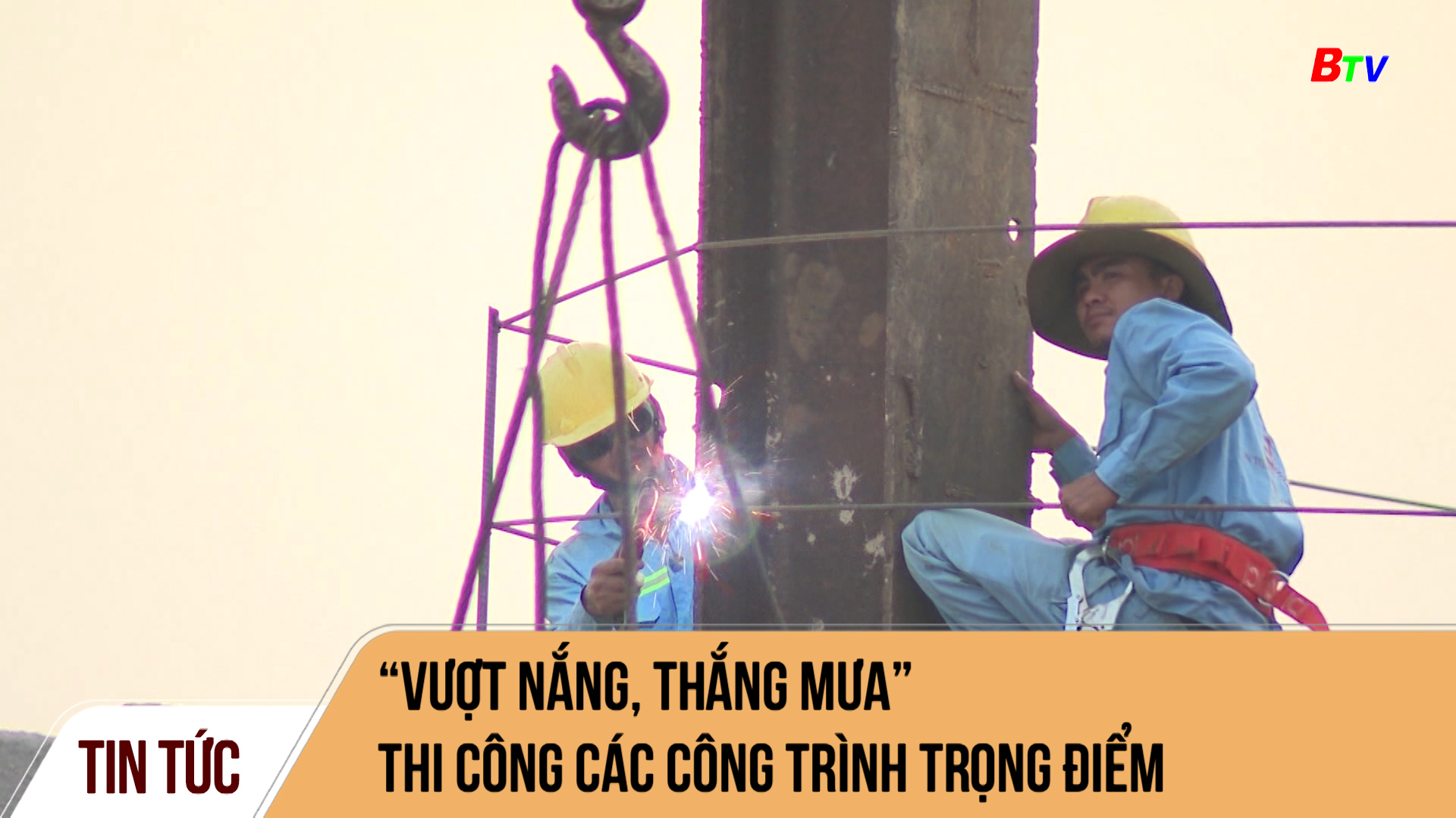 “Vượt nắng, thắng mưa” thi công các công trình trọng điểm	